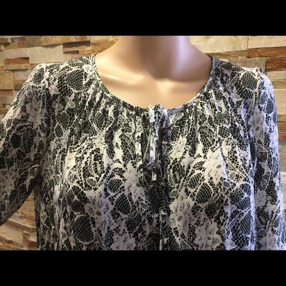 L’AGENCE 100% Silk Lace printed Tie neck blouse - Picture 3 of 8